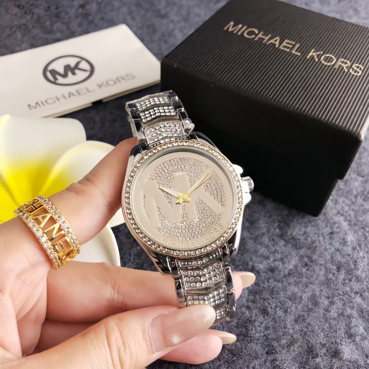 Michael Kors yeni şık ve zarif - Luxury Bags Michael Kors incelemesi ve fiyatı